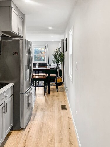 Silver Spring Serenity: 2BR/2BA, Nature & Access`