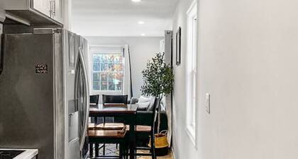 Silver Spring Serenity: 2BR/2BA, Nature & Access`