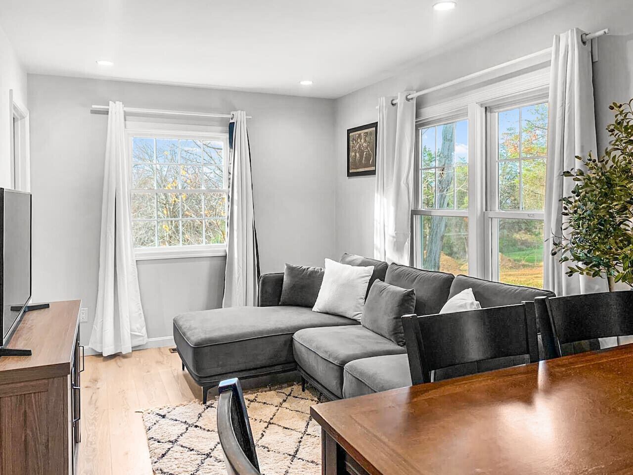 Fernseher, Kamin, Stereoanlage