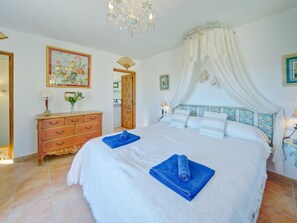 4 bedrooms, desk, iron/ironing board, WiFi - El Cachirulo by Interhome (Jávea)