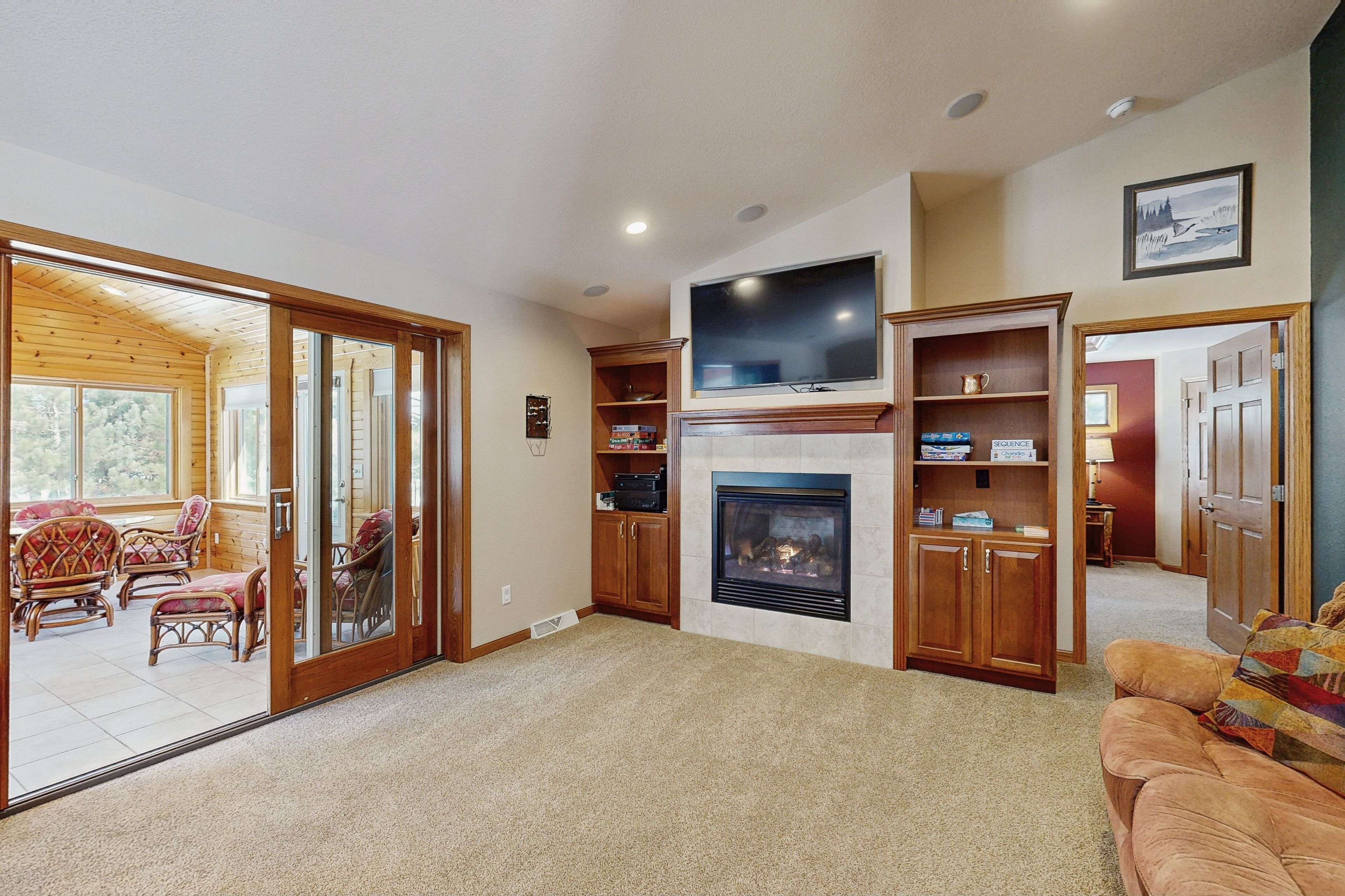 Télévision, cheminée