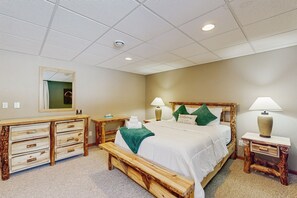 5 عدّة غرف نوم ومكواة/لوح كي وخدمة الإنترنت وملاءات أسرّة