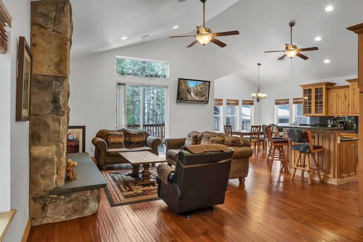 TV, fireplace, offices