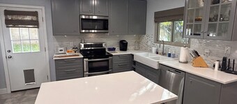 3 Bedroom Enchanting Retreat- Upscale neighborhood near shopping and dining.