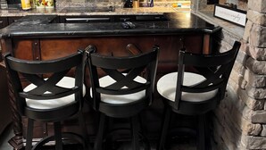 咖啡機/沖茶器、雪櫃、微波爐、爐具