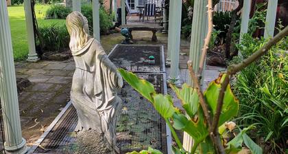 Come enjoy a farmstay at the historical Reibycroft Estate in Freemans Reach NSW.