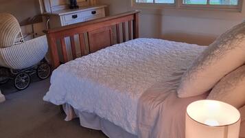 2 quartos, ferros/tábuas de passar roupa, Wi-Fi, roupa de cama