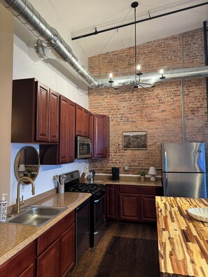 Microwave, oven, stovetop, dishwasher - True Loft at Baggs Square-Walking distance to Wynn Hospital (Utica)
