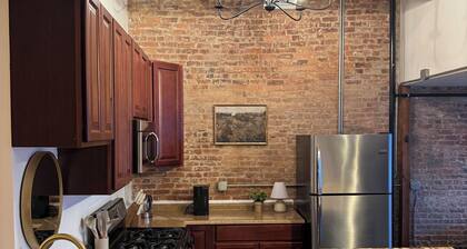 True Loft at Baggs Square-Walking distance to Wynn Hospital