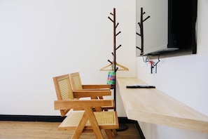 Hochwertige Bettwaren, Daunenbettdecken, laptopgeeigneter Arbeitsplatz