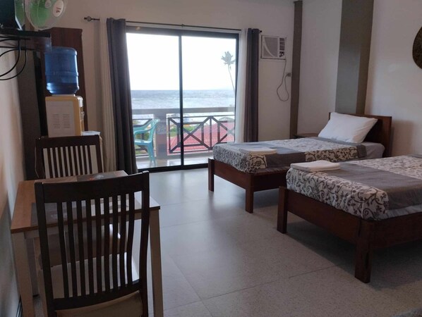 Habitación doble, vista al mar, junto a la playa | Wifi gratis y ropa de cama 