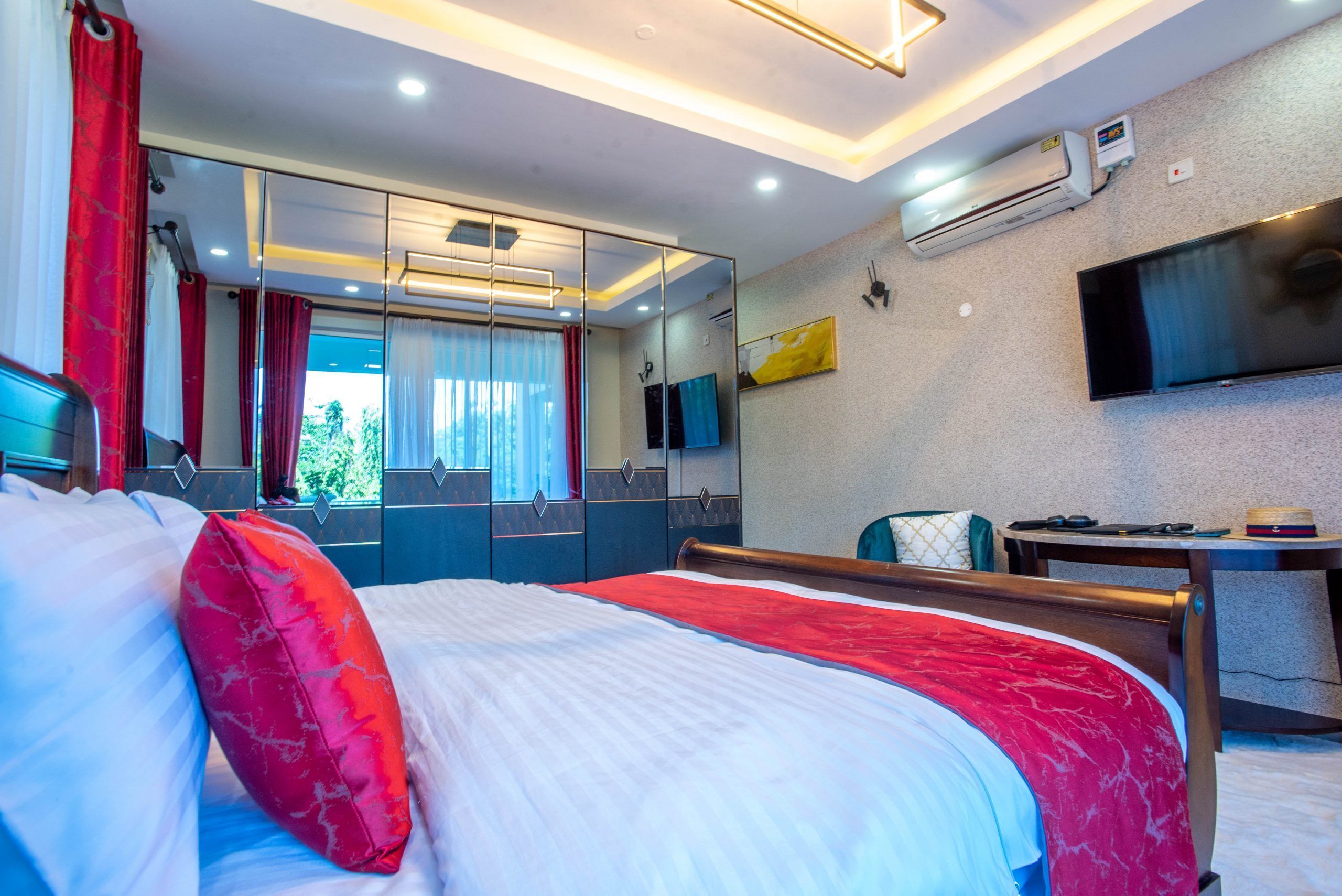 Free WiFi, bed sheets