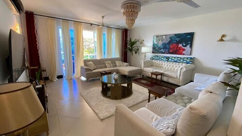 Lux Suites Hayana Palm Apartments