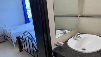 Family Apartment | Bathroom | Shower, rainfall showerhead, free toiletries, bidet