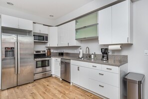 Fridge, microwave, oven, dishwasher - Tasteful Fremont 2BR w/ Lots of Light, nr Canal Park, by Blueground (Seattle)