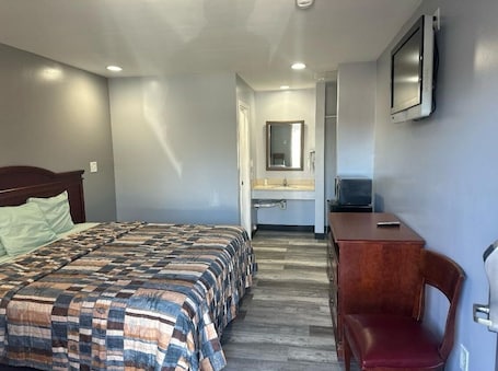 1 habitación, decoración personalizada, muebles diferentes y escritorio