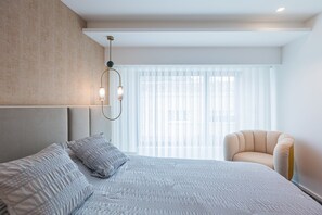 2 habitaciones, escritorio, tabla de planchar con plancha y internet 