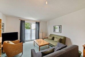 TV, stereo - Holiday flat 'Möve ABA Apartment 22' with sea view, communal garden and WiFi (Rerik)