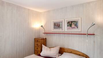 2 bedrooms, free WiFi, bed sheets