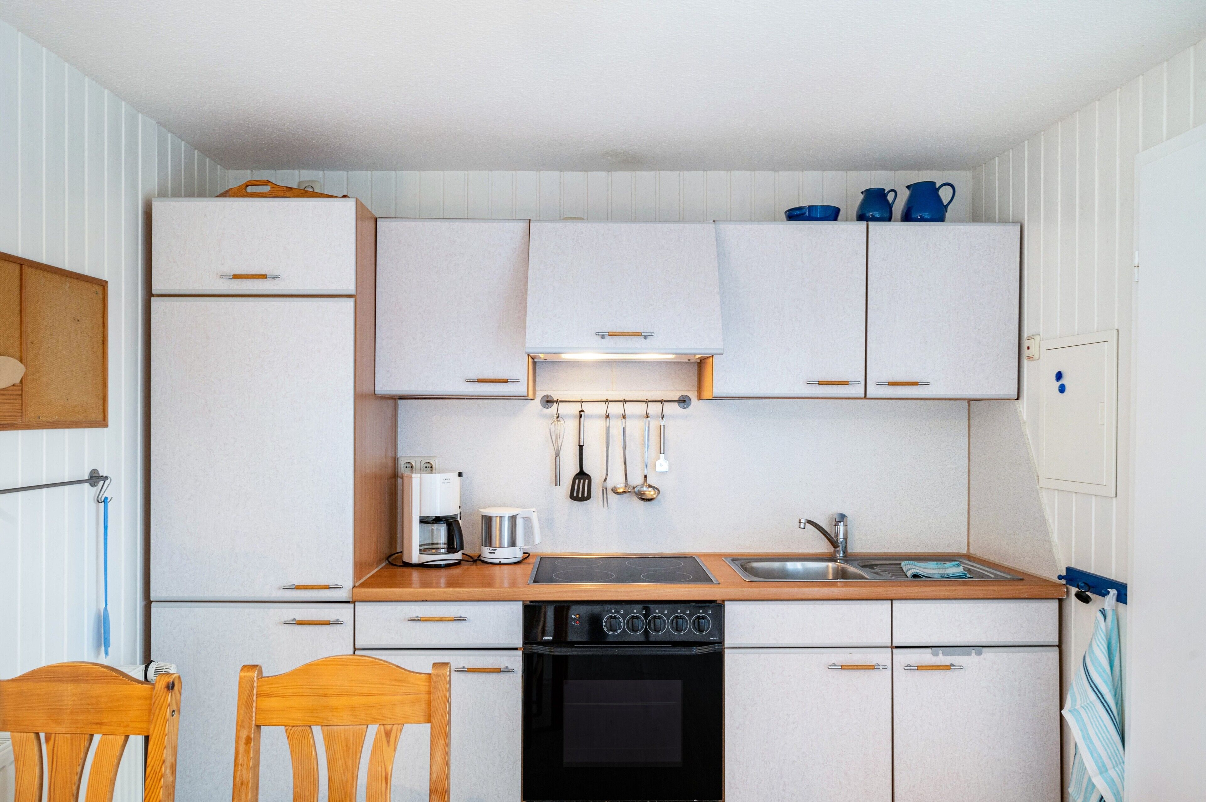 Frigorifero, forno, piano cottura, macchina per tè/caffè