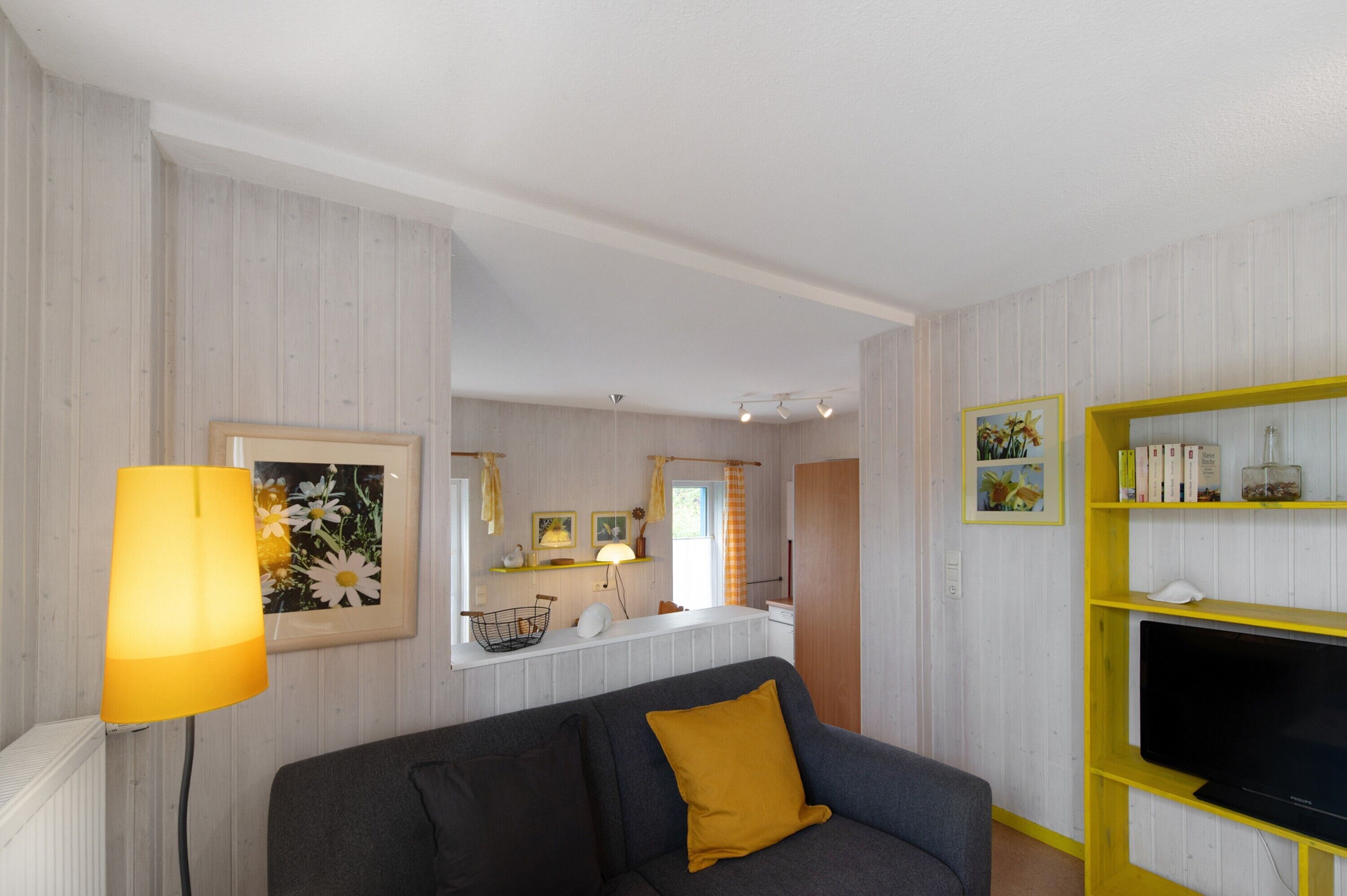 Een televisie en een stereo