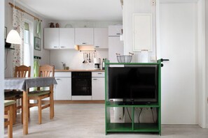 Réfrigérateur, four, plaque de cuisson, cafetière/bouilloire