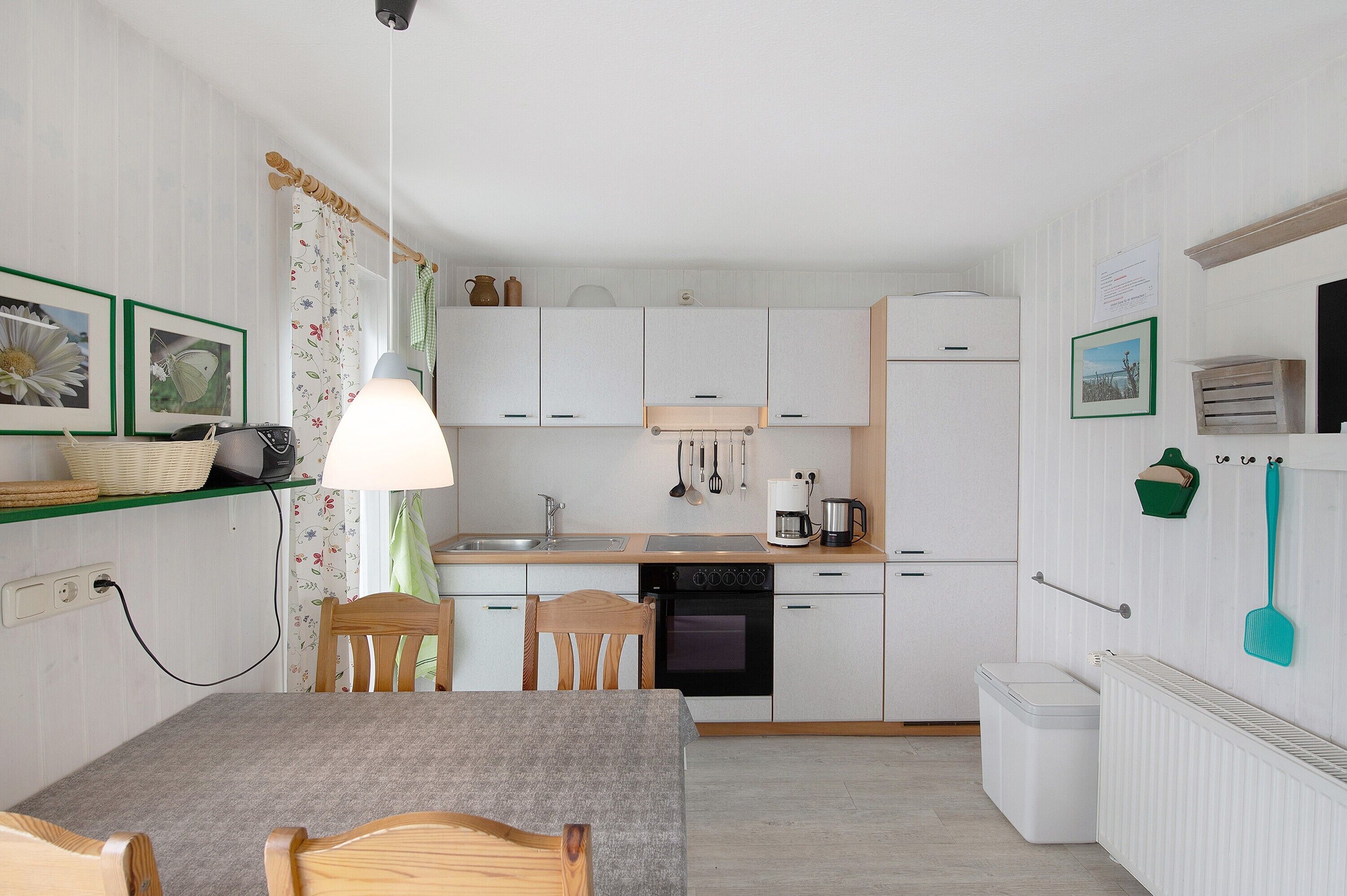 Frigorifero, forno, piano cottura, macchina per tè/caffè