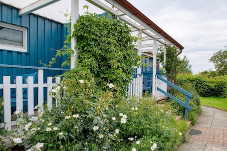 Property grounds. Holiday home "Möve ABA Bungalow 63" with private terrace and WLAN