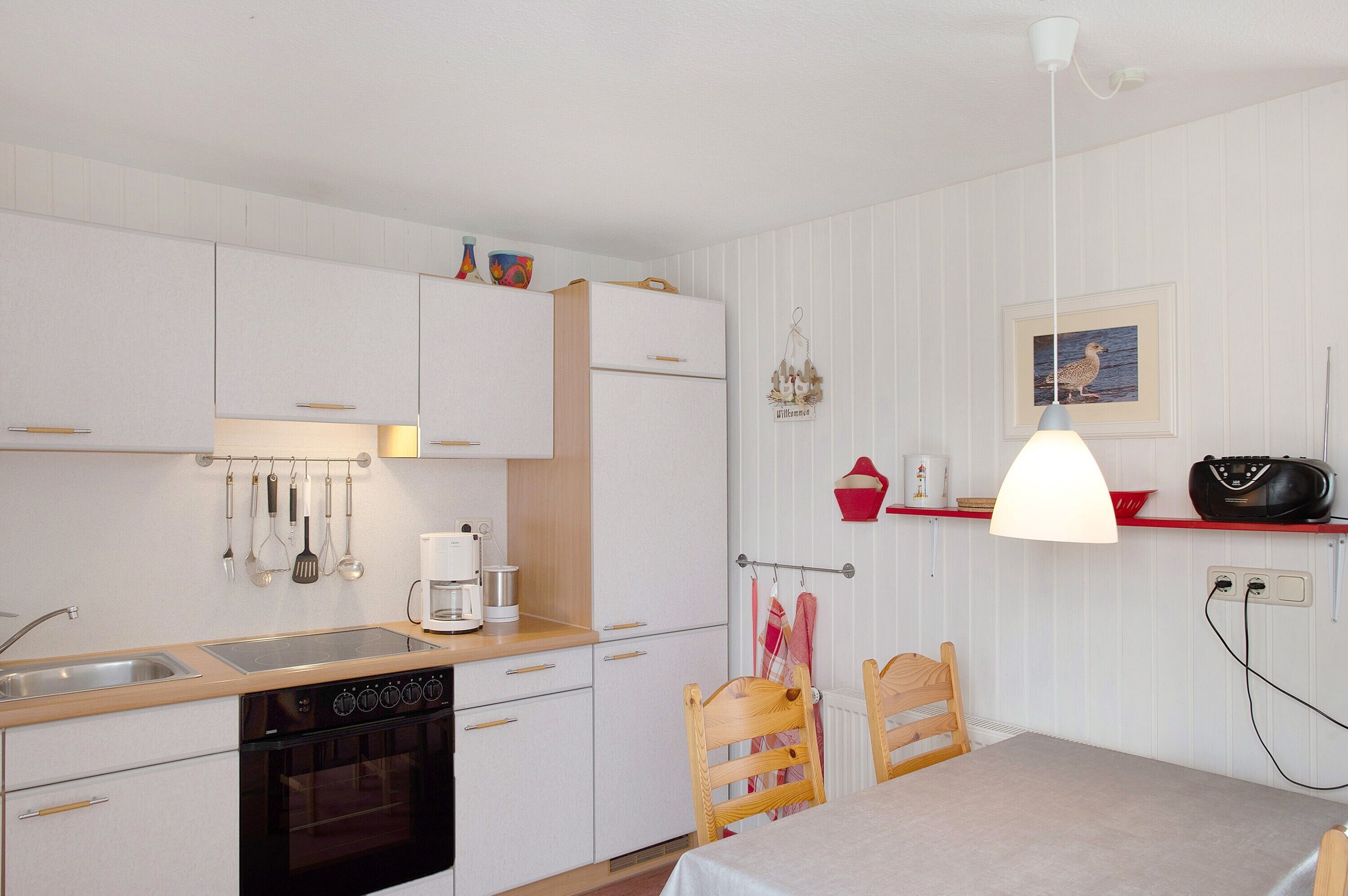 Fridge, oven, stovetop, coffee/tea maker