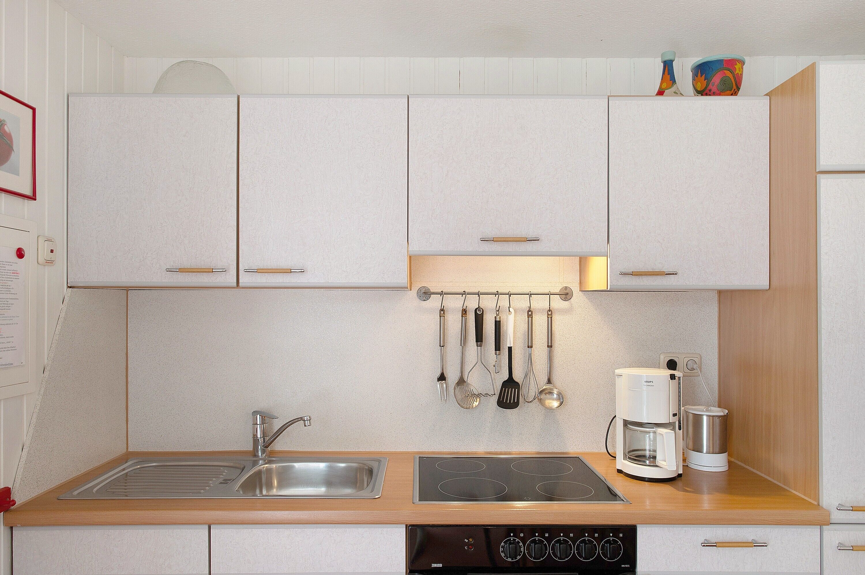 Réfrigérateur, four, plaque de cuisson, cafetière/bouilloire