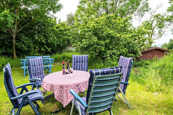 Outdoor dining - Holiday home "Möve ABA Bungalow 62" with private terrace and WLAN (Rerik)