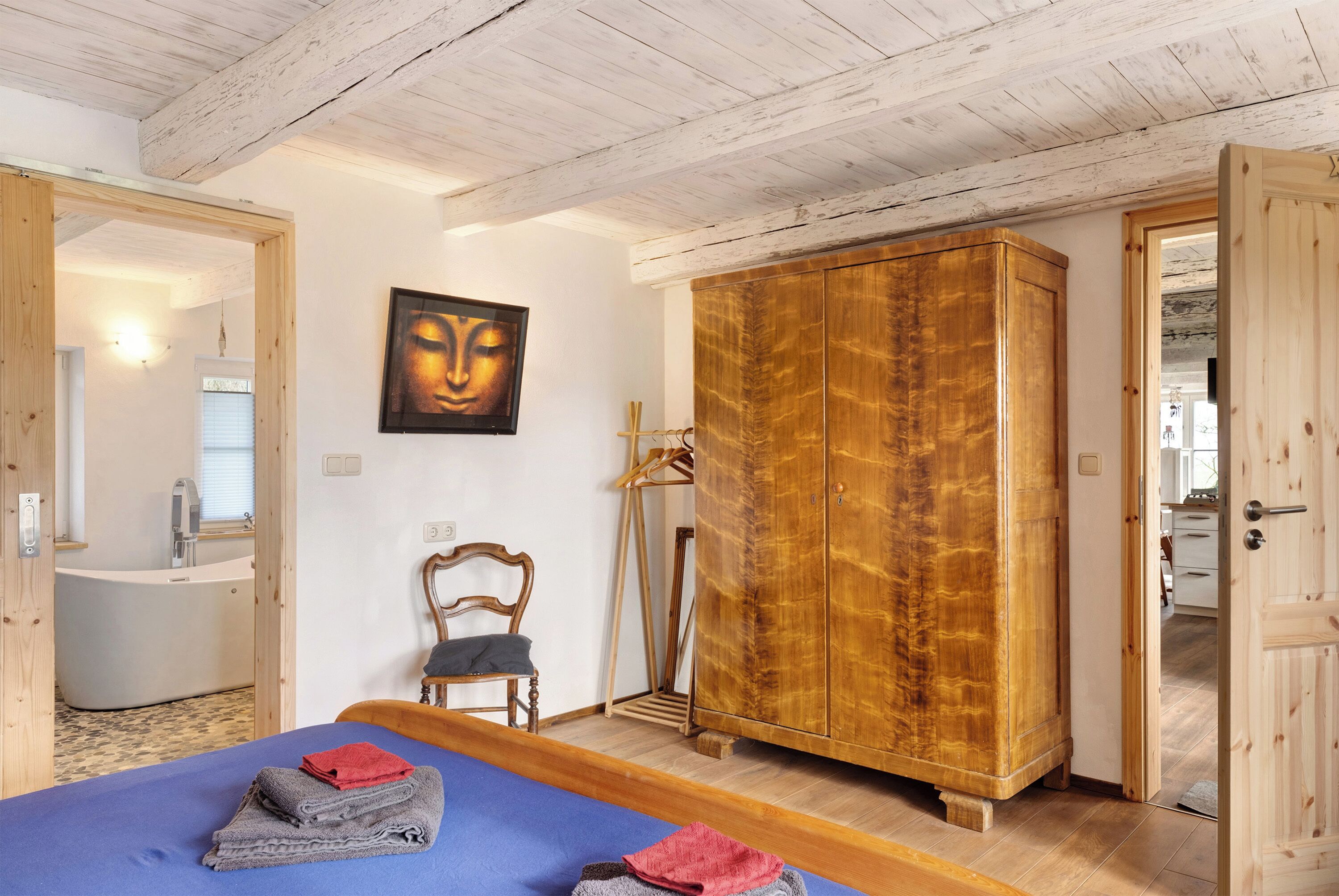 2 bedrooms, iron/ironing board, free WiFi