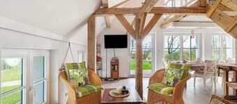Holiday Home 'Mercimersea' with Private Terrace, Garden & Wi-Fi