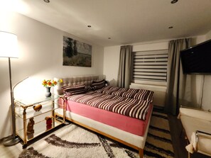 3 bedrooms, iron/ironing board, free WiFi, bed sheets - Holiday Home 'Grand Westfalia' with Terrace, Sports Room & 4 Free E-Bikes (Lotte)