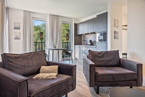 TV - Apartment "Egge Resort 7c" with Balcony, Whirlpool, and Sauna (Altenbeken)