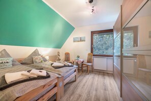 2 habitaciones, tabla de planchar con plancha y wifi gratis 