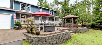 Amazing family retreat w/ game room, firepit, private hot tub, & tranquil views