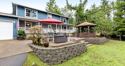 Amazing family retreat w/ game room, firepit, private hot tub, & tranquil views