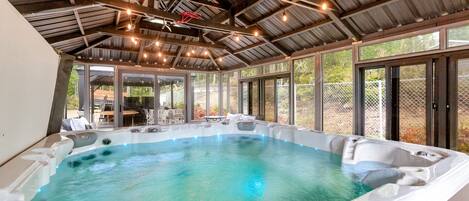 Indoor spa tub