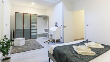 2 bedrooms, iron/ironing board, internet, bed sheets