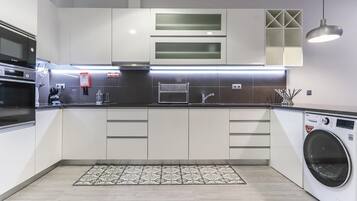 KylskÄp, mikrovÄgsugn, ugn och diskmaskin