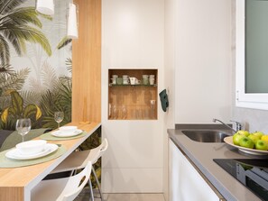 Kühlschrank, Mikrowelle, Ofen, Geschirrspüler