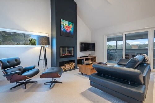 Luxury "barn loft" inspired accommodation within the Macedon Ranges