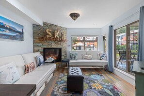 智能电视、壁炉