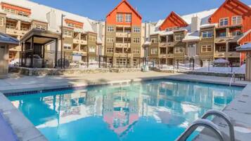 Piscine extérieure, piscine chauffée