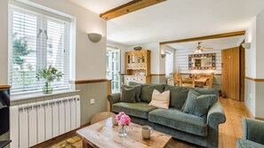 TV, fireplace, offices - Moorhens - Cotswold Water Park (Cotswold Water Park)