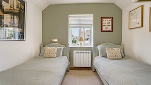 3 bedrooms, desk, iron/ironing board, travel cot
