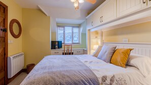 3 bedrooms, desk, iron/ironing board, travel crib