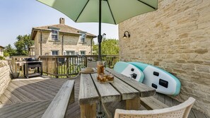 Outdoor dining - Moorhens - Cotswold Water Park (Cotswold Water Park)