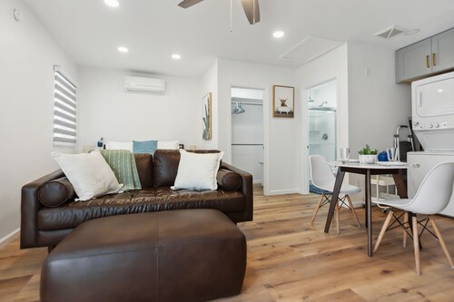 La living bungalow with patio. 